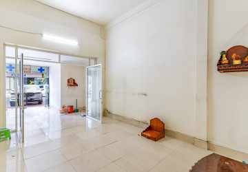 81 Sqm Retail Space For Rent - BKK1, Phnom Penh thumbnail