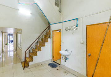 81 Sqm Retail Space For Rent - BKK1, Phnom Penh thumbnail