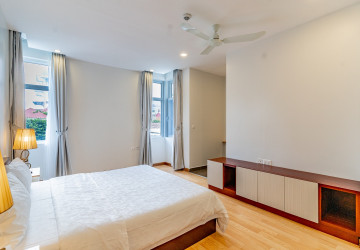 4 Bedroom Serviced Apartment For Rent - Tonle Bassac, Phnom Penh thumbnail