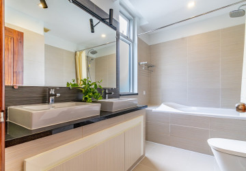 4 Bedroom Serviced Apartment For Rent - Tonle Bassac, Phnom Penh thumbnail