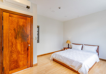 4 Bedroom Serviced Apartment For Rent - Tonle Bassac, Phnom Penh thumbnail