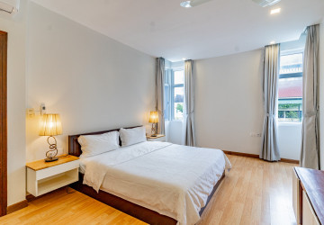 4 Bedroom Serviced Apartment For Rent - Tonle Bassac, Phnom Penh thumbnail