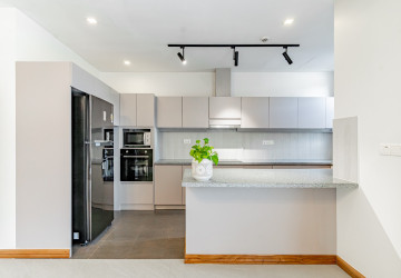 4 Bedroom Serviced Apartment For Rent - Tonle Bassac, Phnom Penh thumbnail