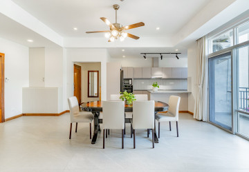 4 Bedroom Serviced Apartment For Rent - Tonle Bassac, Phnom Penh thumbnail