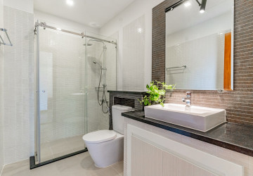 4 Bedroom Serviced Apartment For Rent - Tonle Bassac, Phnom Penh thumbnail
