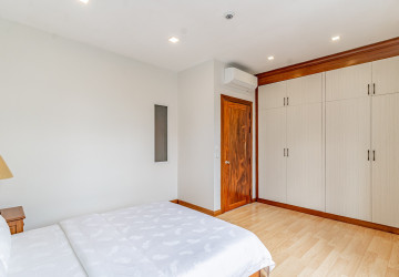 4 Bedroom Serviced Apartment For Rent - Tonle Bassac, Phnom Penh thumbnail
