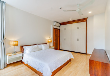 4 Bedroom Serviced Apartment For Rent - Tonle Bassac, Phnom Penh thumbnail