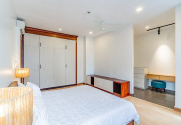4 Bedroom Serviced Apartment For Rent - Tonle Bassac, Phnom Penh thumbnail
