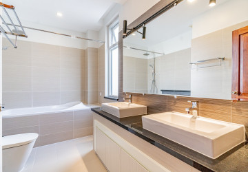 4 Bedroom Serviced Apartment For Rent - Tonle Bassac, Phnom Penh thumbnail