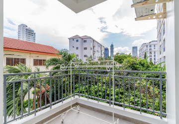 4 Bedroom Serviced Apartment For Rent - Tonle Bassac, Phnom Penh thumbnail