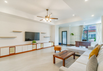 4 Bedroom Serviced Apartment For Rent - Tonle Bassac, Phnom Penh thumbnail