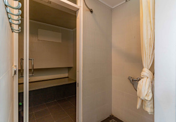 4 Bedroom Serviced Apartment For Rent - Tonle Bassac, Phnom Penh thumbnail
