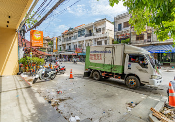 4 Bedroom Double Shophouse For Rent - Tonle Bassac, Phnom Penh thumbnail