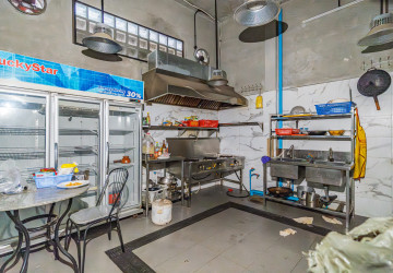 4 Bedroom Double Shophouse For Rent - Tonle Bassac, Phnom Penh thumbnail