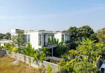 3 Bedroom Villa For Rent - Sala Kamreuk, Siem Reappending thumbnail