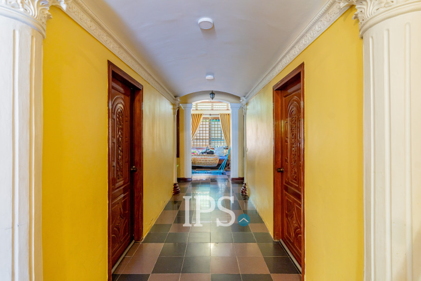 7 Bedroom Villa For Sale - Teuk Thla, Sen Sok, Phnom Penh