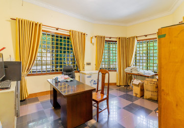 7 Bedroom Villa For Sale - Teuk Thla, Sen Sok, Phnom Penh thumbnail