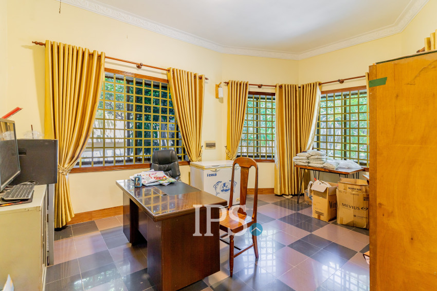 7 Bedroom Villa For Sale - Teuk Thla, Sen Sok, Phnom Penh