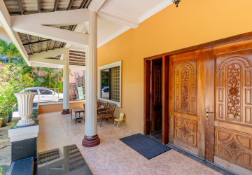 7 Bedroom Villa For Sale - Teuk Thla, Sen Sok, Phnom Penh thumbnail