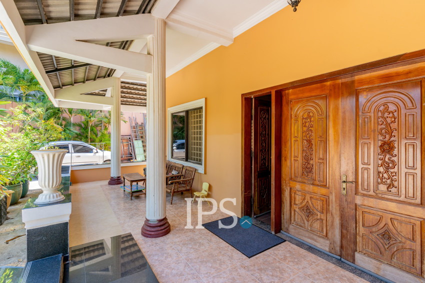 7 Bedroom Villa For Sale - Teuk Thla, Sen Sok, Phnom Penh
