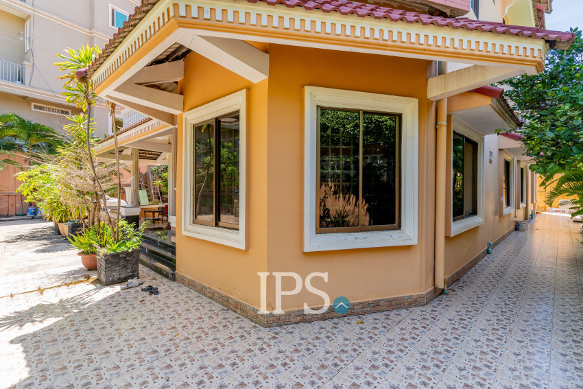 7 Bedroom Villa For Sale - Teuk Thla, Sen Sok, Phnom Penh