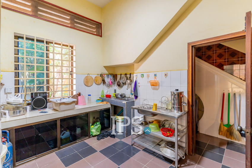 7 Bedroom Villa For Sale - Teuk Thla, Sen Sok, Phnom Penh