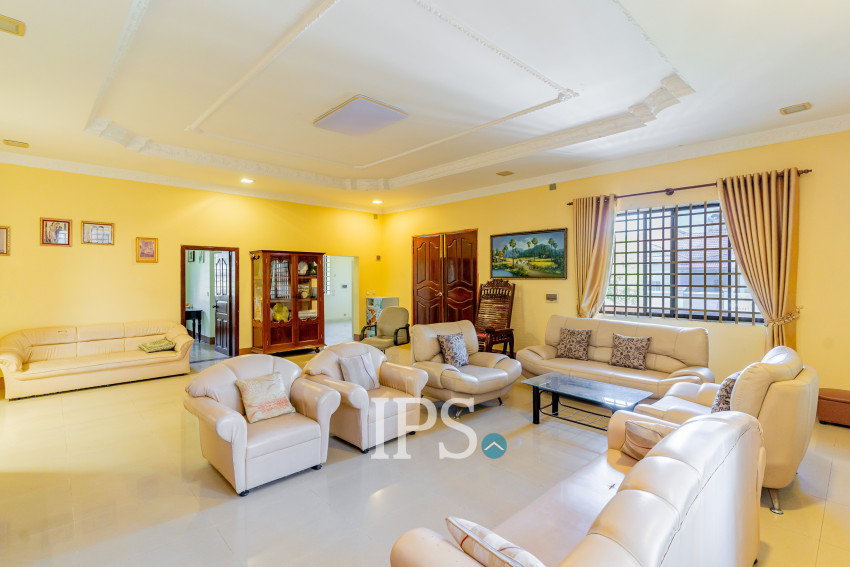 7 Bedroom Villa For Sale - Teuk Thla, Sen Sok, Phnom Penh