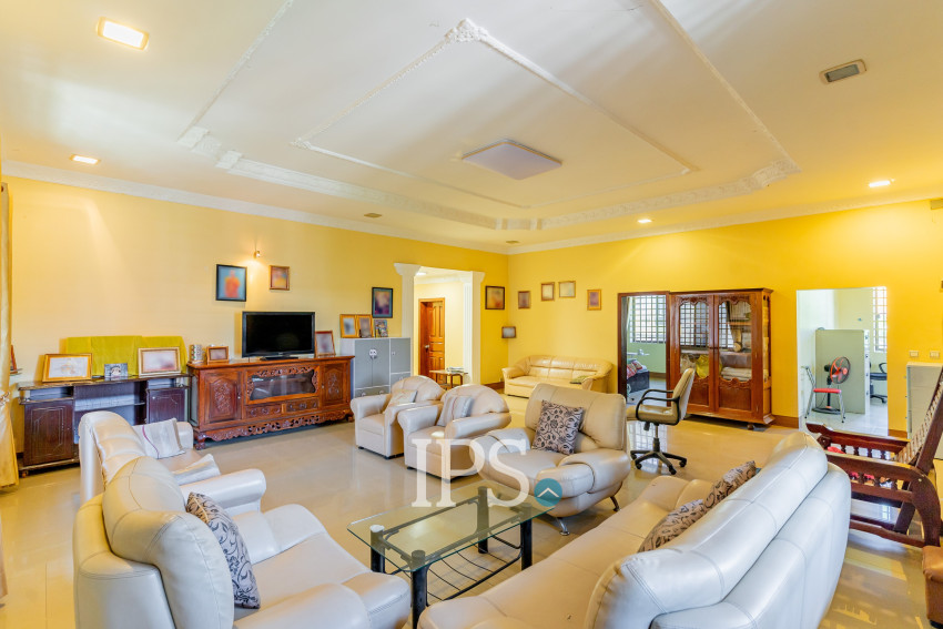 7 Bedroom Villa For Sale - Teuk Thla, Sen Sok, Phnom Penh