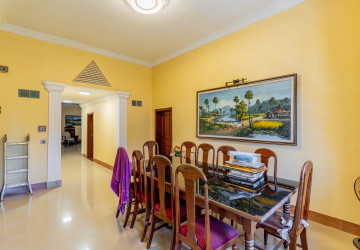 7 Bedroom Villa For Sale - Teuk Thla, Sen Sok, Phnom Penh thumbnail