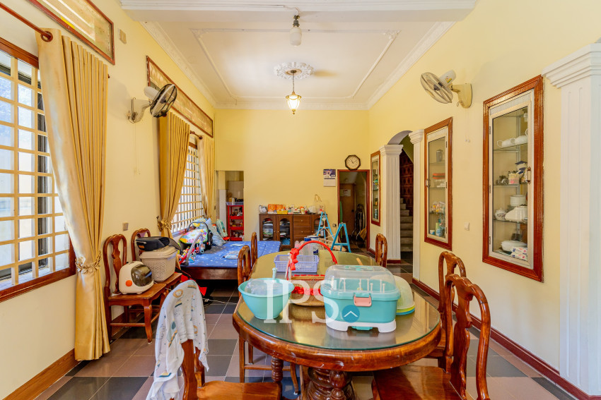 7 Bedroom Villa For Sale - Teuk Thla, Sen Sok, Phnom Penh