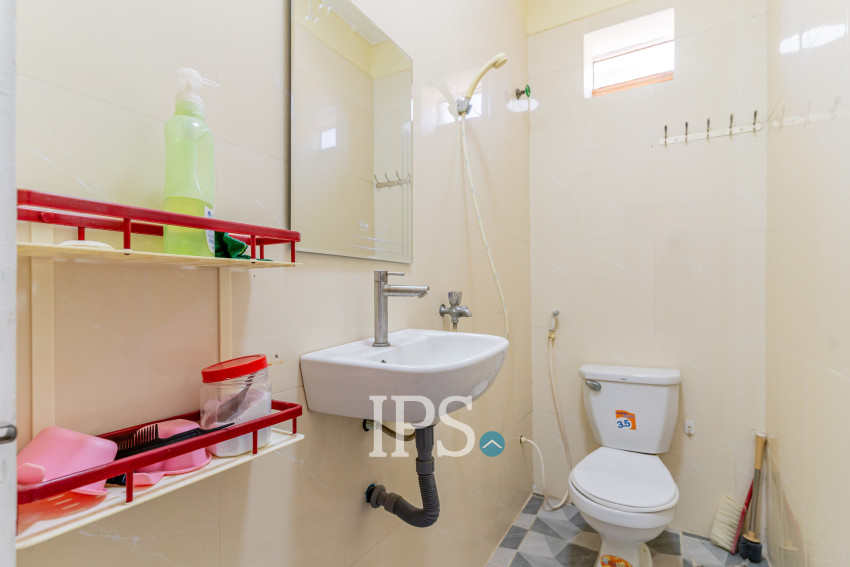 7 Bedroom Villa For Sale - Teuk Thla, Sen Sok, Phnom Penh