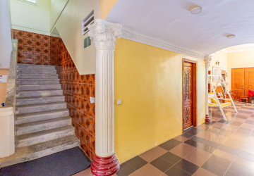 7 Bedroom Villa For Sale - Teuk Thla, Sen Sok, Phnom Penh thumbnail