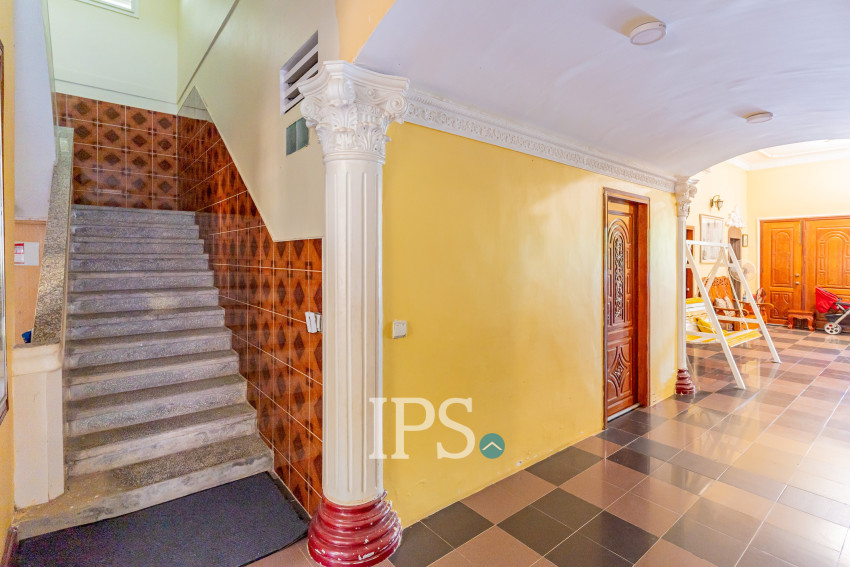 7 Bedroom Villa For Sale - Teuk Thla, Sen Sok, Phnom Penh