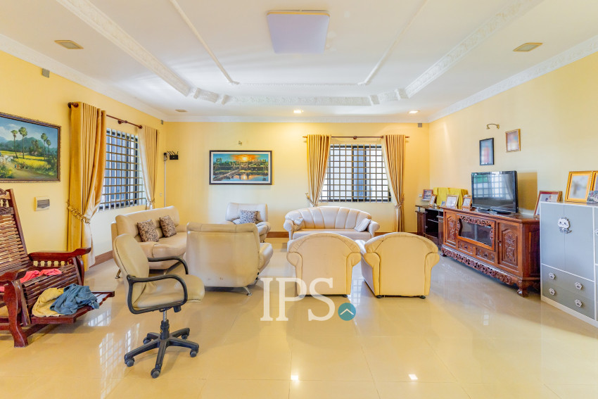 7 Bedroom Villa For Sale - Teuk Thla, Sen Sok, Phnom Penh