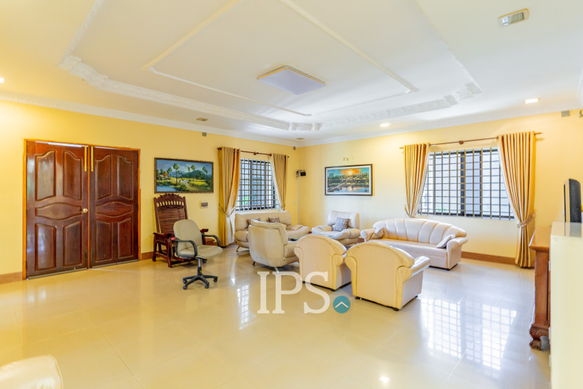 7 Bedroom Villa For Sale - Teuk Thla, Sen Sok, Phnom Penh