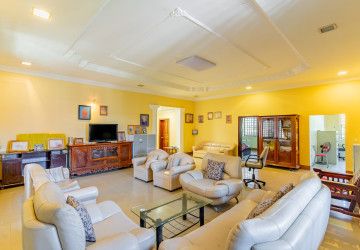 7 Bedroom Villa For Sale - Teuk Thla, Sen Sok, Phnom Penh thumbnail