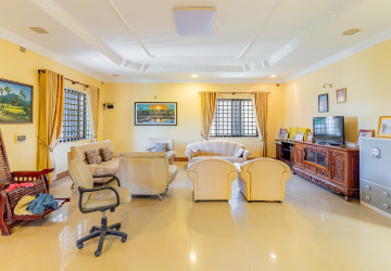 7 Bedroom Villa For Sale - Teuk Thla, Sen Sok, Phnom Penh thumbnail