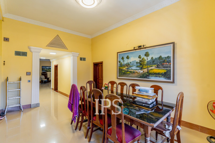 7 Bedroom Villa For Sale - Teuk Thla, Sen Sok, Phnom Penh