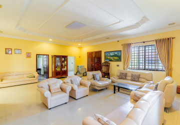 7 Bedroom Villa For Sale - Teuk Thla, Sen Sok, Phnom Penh thumbnail