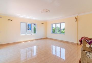 7 Bedroom Villa For Sale - Teuk Thla, Sen Sok, Phnom Penh thumbnail