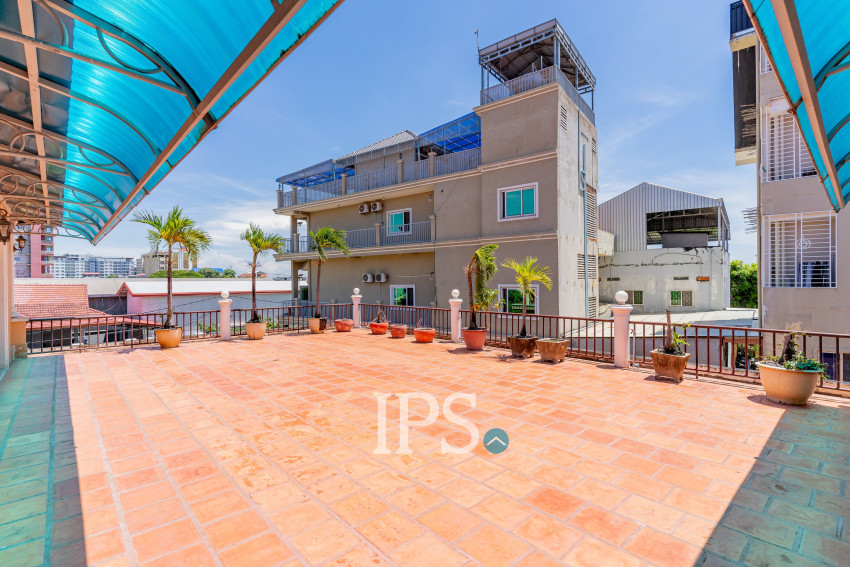 7 Bedroom Villa For Sale - Teuk Thla, Sen Sok, Phnom Penh