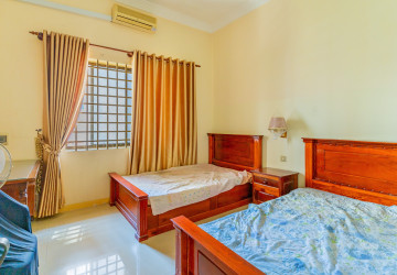 7 Bedroom Villa For Sale - Teuk Thla, Sen Sok, Phnom Penh thumbnail