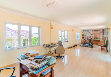 7 Bedroom Villa For Sale - Teuk Thla, Sen Sok, Phnom Penh thumbnail