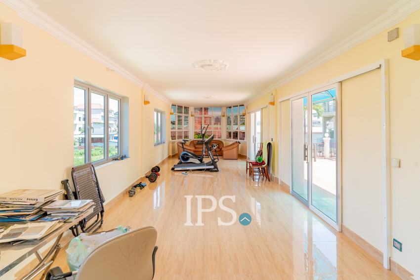 7 Bedroom Villa For Sale - Teuk Thla, Sen Sok, Phnom Penh