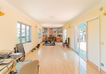 7 Bedroom Villa For Sale - Teuk Thla, Sen Sok, Phnom Penh thumbnail