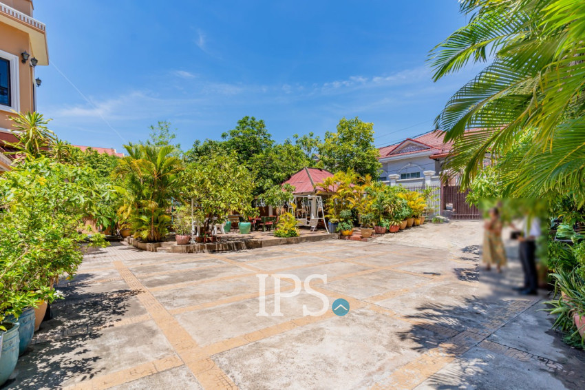 7 Bedroom Villa For Sale - Teuk Thla, Sen Sok, Phnom Penh