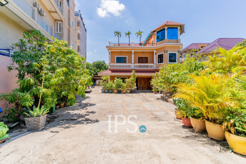 7 Bedroom Villa For Sale - Teuk Thla, Sen Sok, Phnom Penh