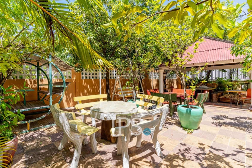 7 Bedroom Villa For Sale - Teuk Thla, Sen Sok, Phnom Penh