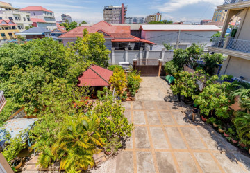 7 Bedroom Villa For Sale - Teuk Thla, Sen Sok, Phnom Penh thumbnail