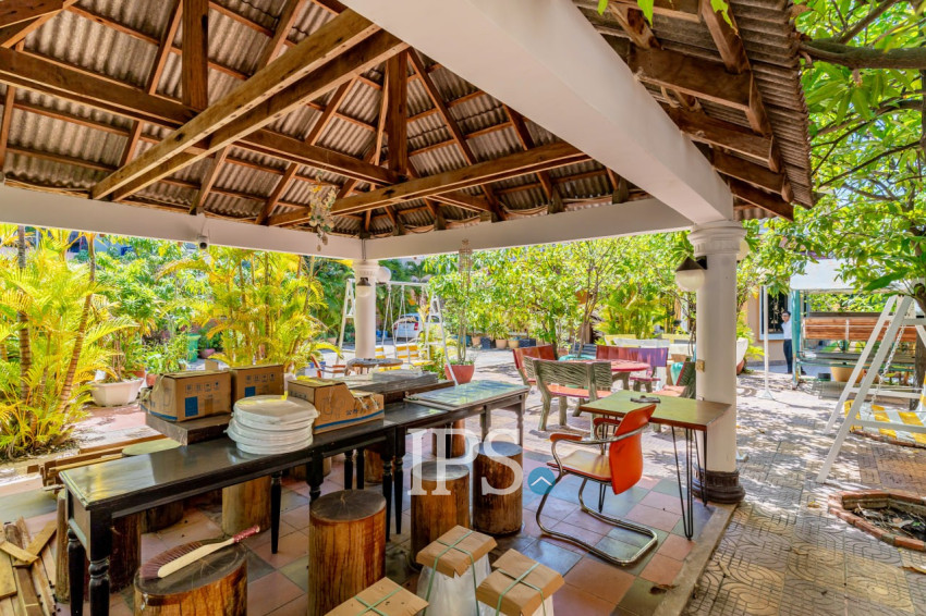 7 Bedroom Villa For Sale - Teuk Thla, Sen Sok, Phnom Penh